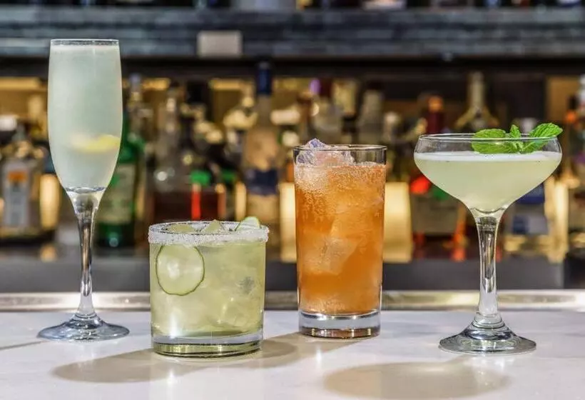 Отель Courtyard Charlotte City Center