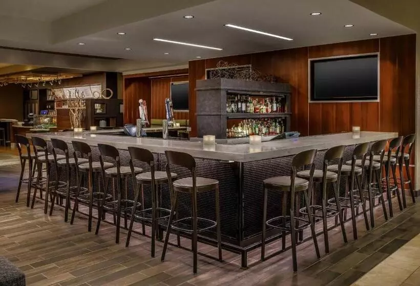 Отель Courtyard Charlotte City Center