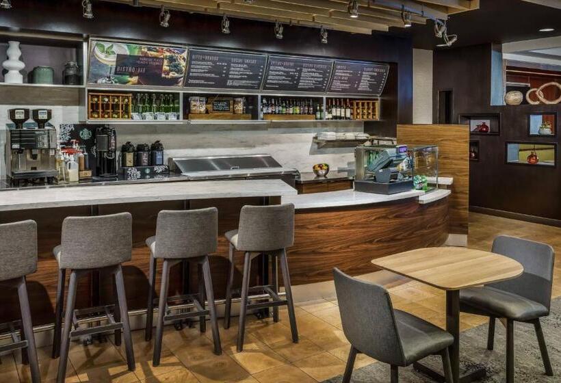 هتل Courtyard Charlotte City Center