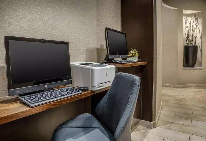 Отель Courtyard Charlotte City Center