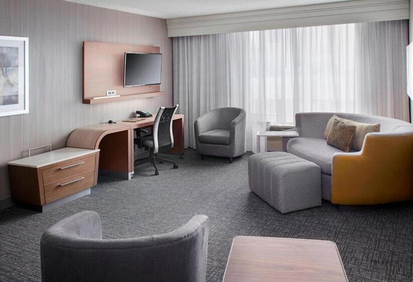 هتل Courtyard Charlotte City Center