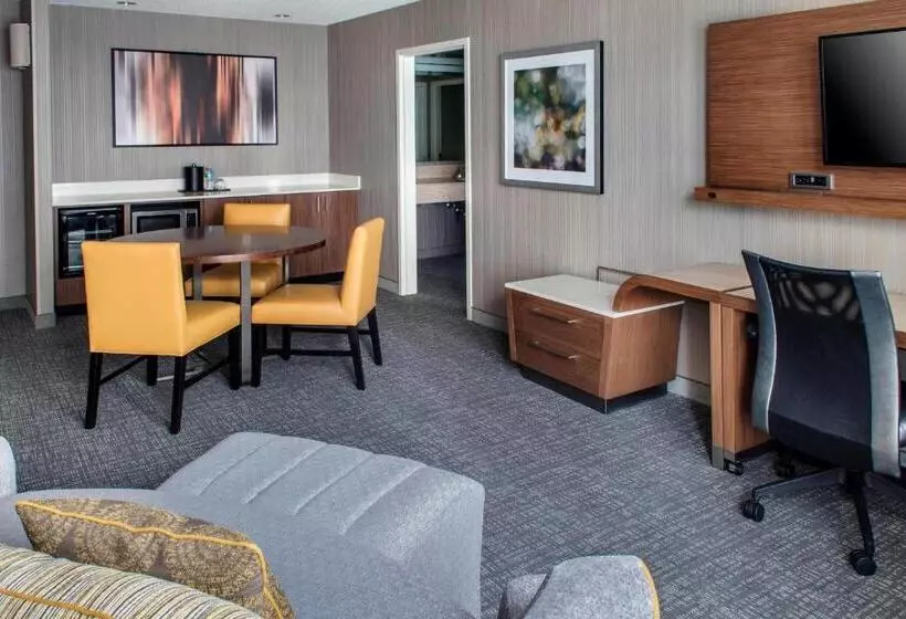 Отель Courtyard Charlotte City Center