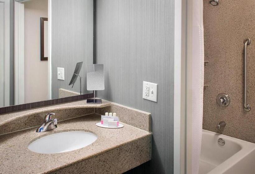 هتل Courtyard Charlotte City Center