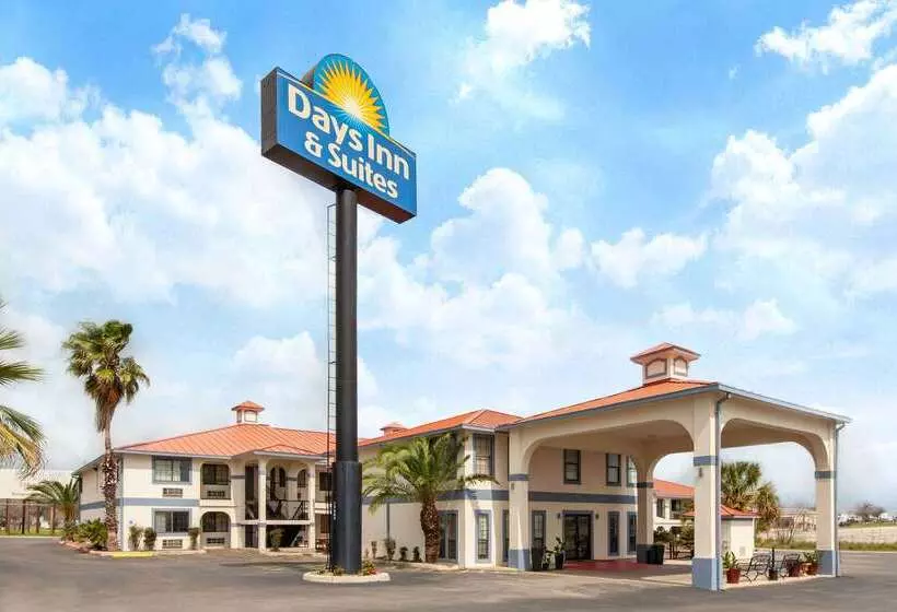 Отель Days Inn & Suites By Wyndham Braunig Lake