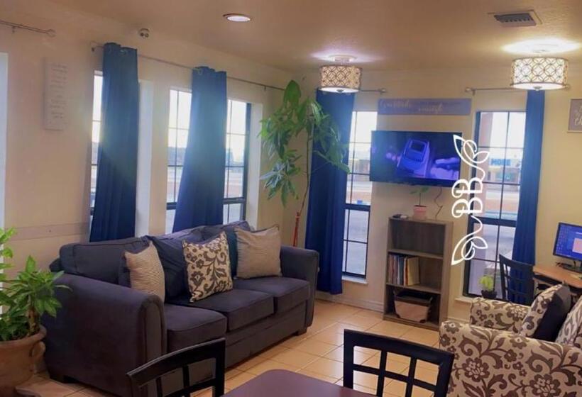 فندق Days Inn & Suites By Wyndham Braunig Lake