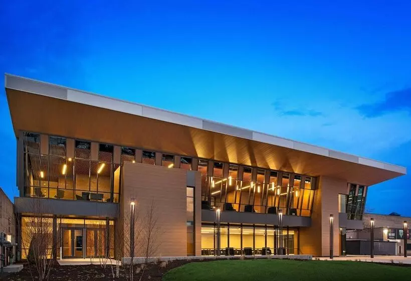 Delta Hotels By Marriott Muskegon Convention Center