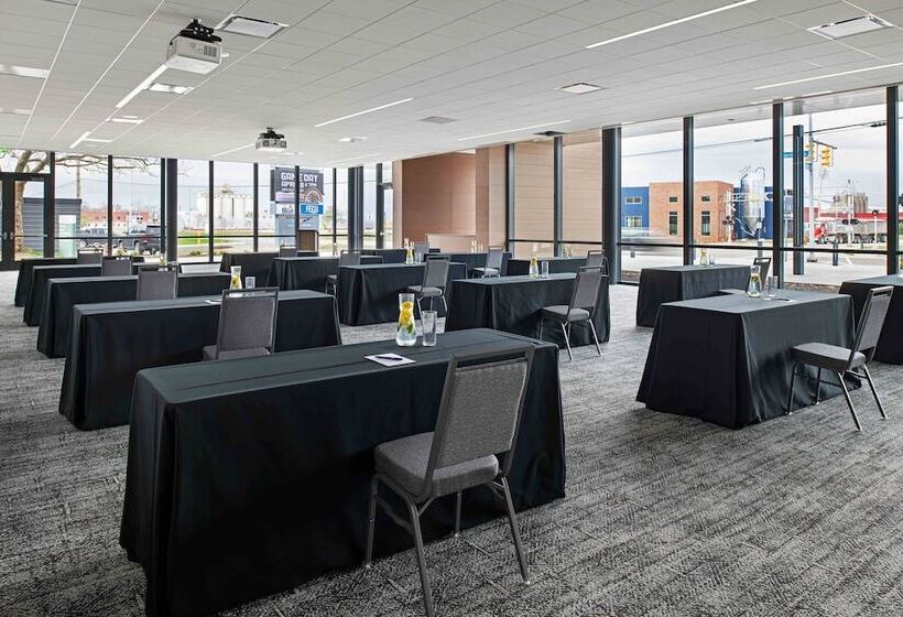 Delta Hotels By Marriott Muskegon Convention Center