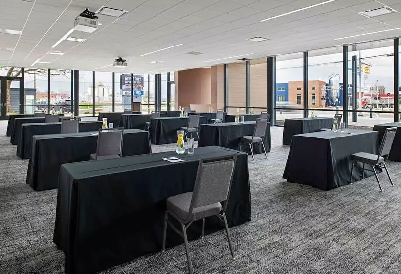 Delta Hotels By Marriott Muskegon Convention Center