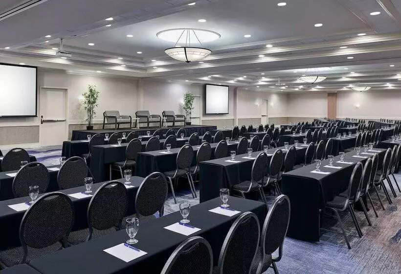 Delta Hotels By Marriott Muskegon Convention Center