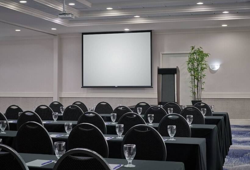 Delta Hotels By Marriott Muskegon Convention Center