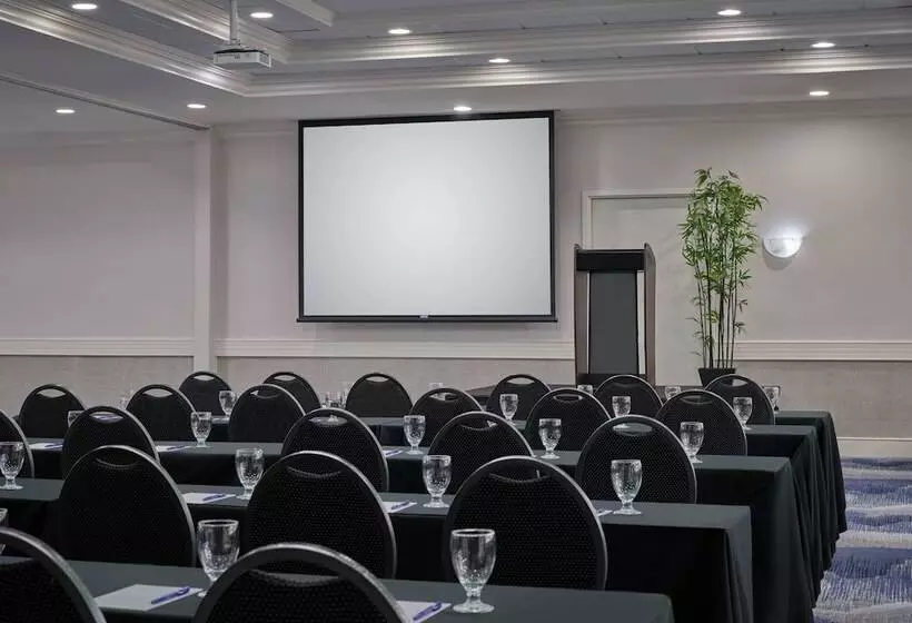 Delta Hotels By Marriott Muskegon Convention Center