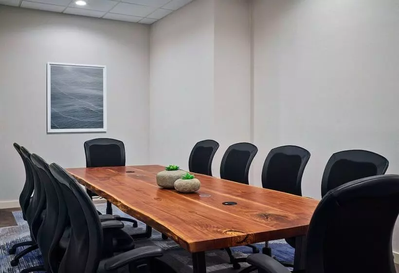 Delta Hotels By Marriott Muskegon Convention Center