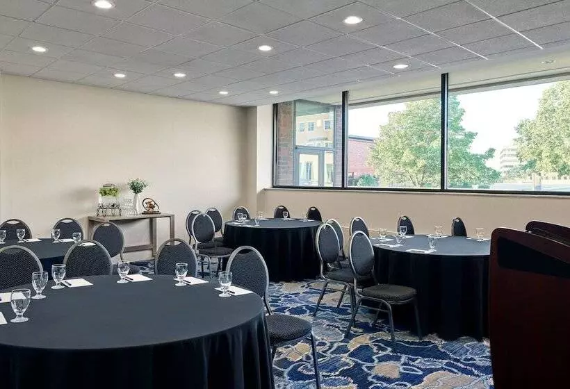 Delta Hotels By Marriott Muskegon Convention Center