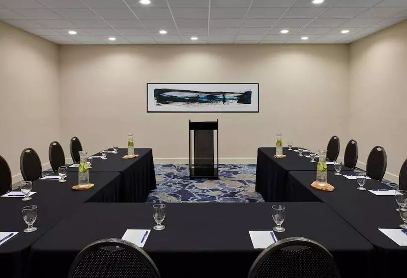 Delta Hotels By Marriott Muskegon Convention Center