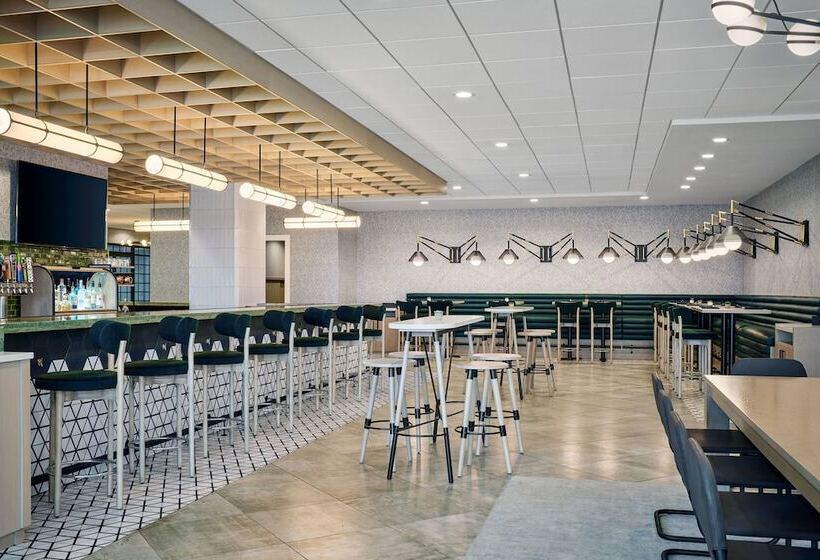 Delta Hotels By Marriott Muskegon Convention Center