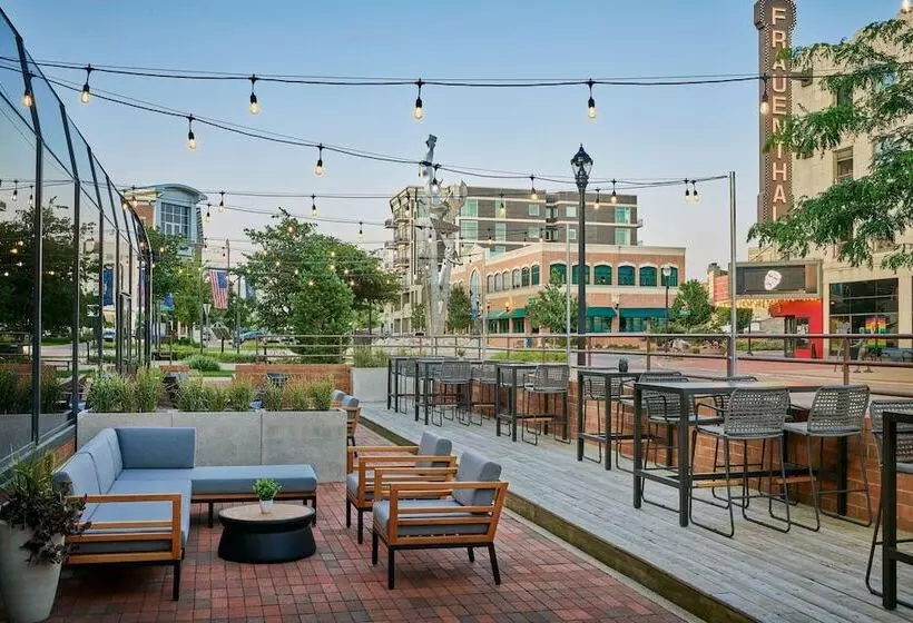 Delta Hotels By Marriott Muskegon Convention Center