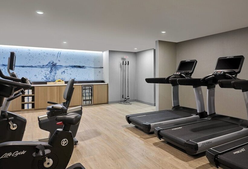 Delta Hotels By Marriott Muskegon Convention Center