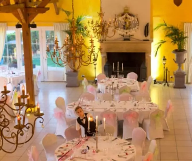 فندق Du Domaine De La Grange De Conde