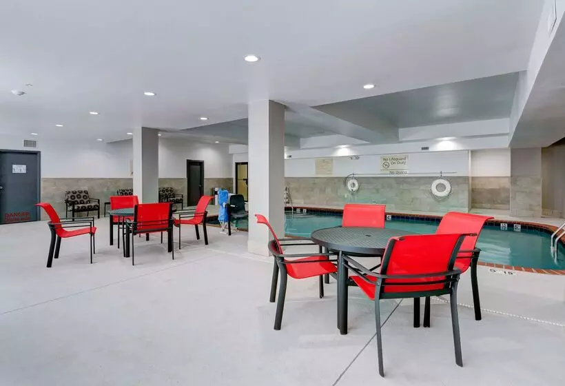 هتل Hampton Inn Salem, Va