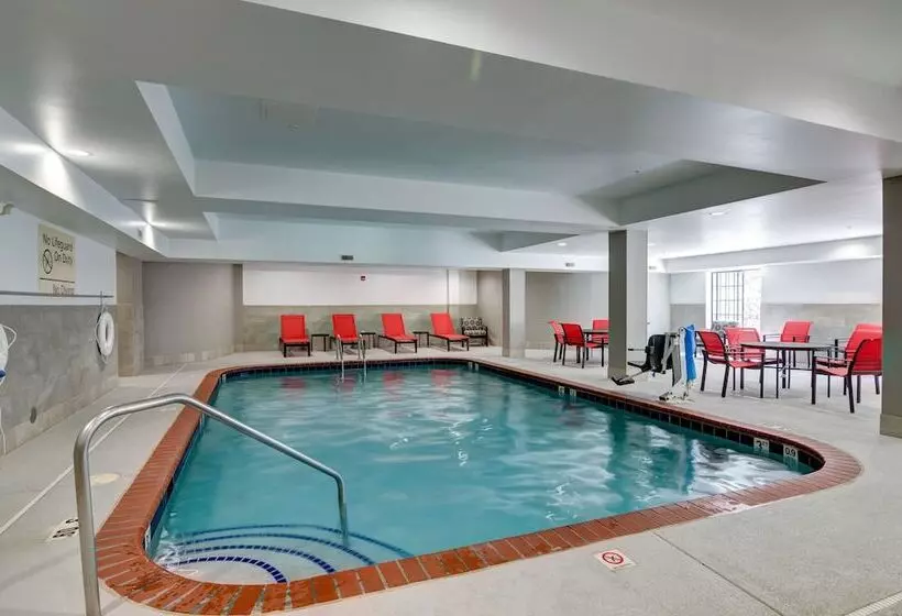 هتل Hampton Inn Salem, Va