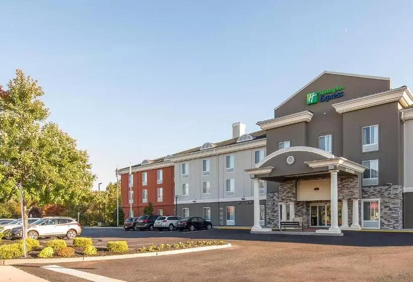 בית מלון כפרי Holiday Inn Express & Suites Philadelphia   Mt Laurel, An Ihg