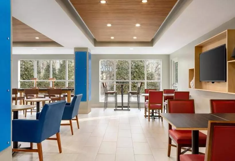 בית מלון כפרי Holiday Inn Express & Suites Philadelphia   Mt Laurel, An Ihg