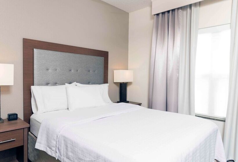 هتل Homewood Suites By Hilton Indianapolisairport/plainfield