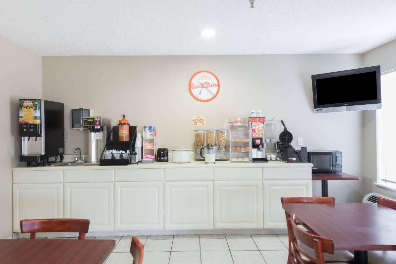 فندق Fairway Inn