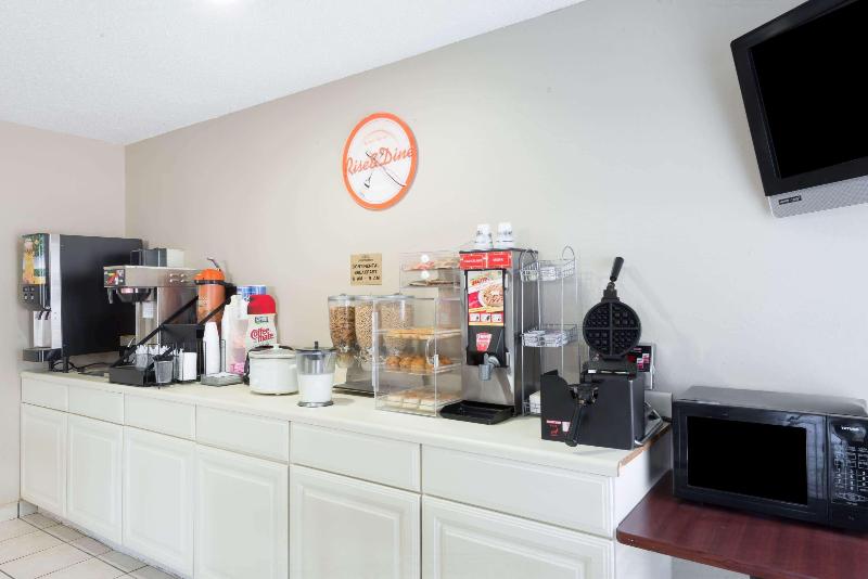 فندق Fairway Inn