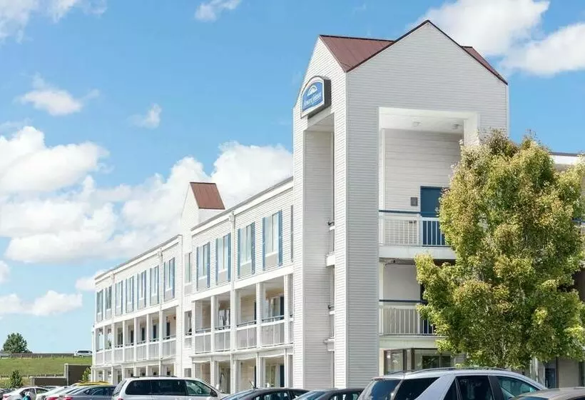 فندق Super 8 By Wyndham Brook Park/cleveland