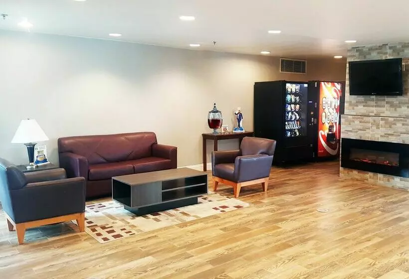 فندق Super 8 By Wyndham Brook Park/cleveland