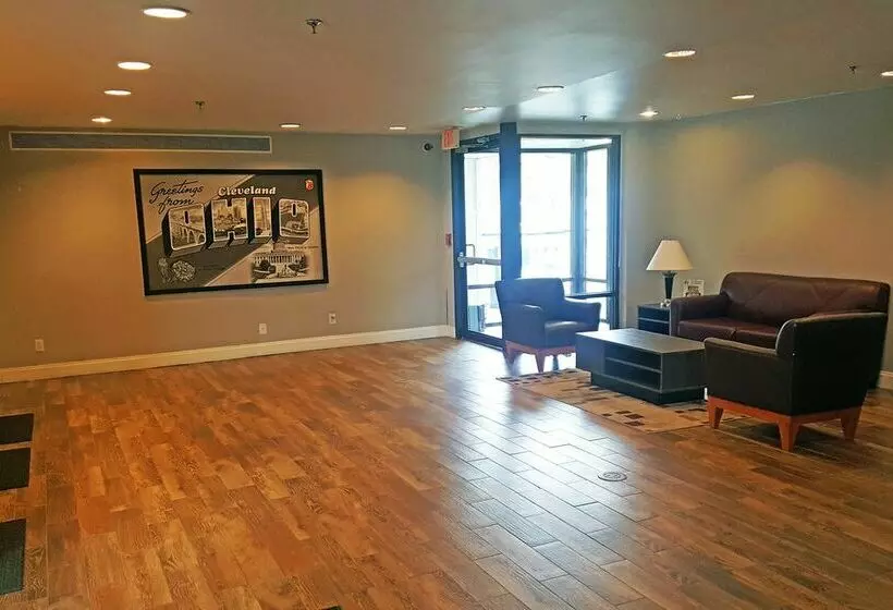 فندق Super 8 By Wyndham Brook Park/cleveland