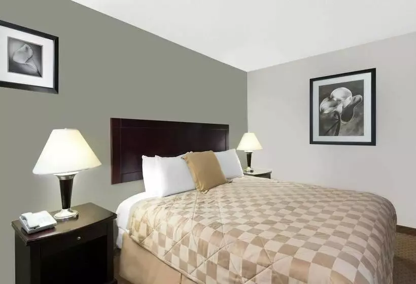 فندق Super 8 By Wyndham Brook Park/cleveland