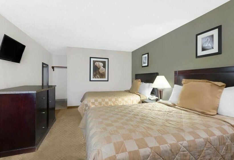 هتل Super 8 By Wyndham Brook Park/cleveland
