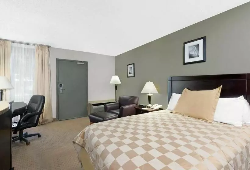 فندق Super 8 By Wyndham Brook Park/cleveland