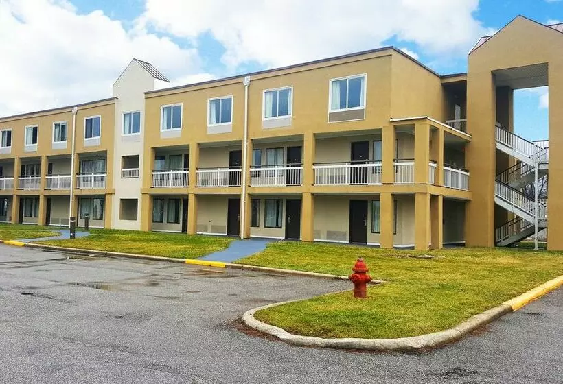 فندق Super 8 By Wyndham Brook Park/cleveland