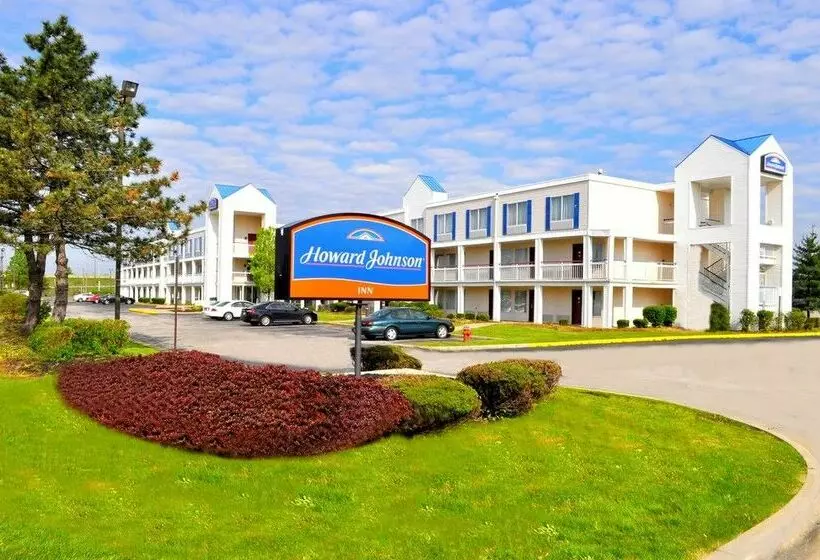 فندق Super 8 By Wyndham Brook Park/cleveland