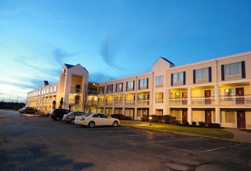 هتل Super 8 By Wyndham Brook Park/cleveland