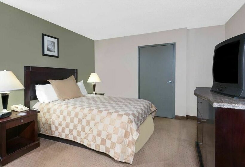 هتل Super 8 By Wyndham Brook Park/cleveland