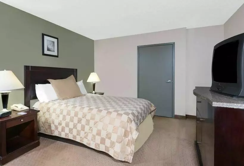 فندق Super 8 By Wyndham Brook Park/cleveland