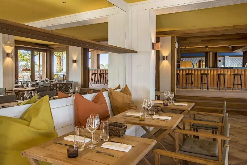 Отель Hôtel Le Bailli De Suffren