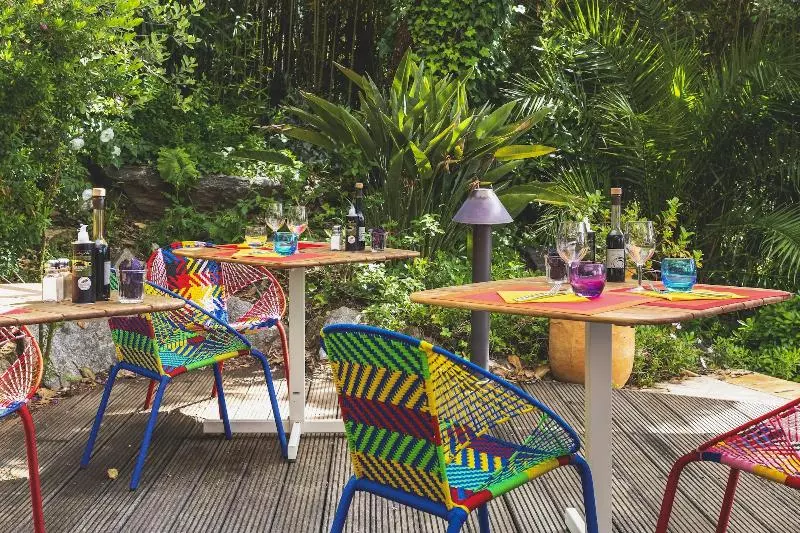 Отель Hôtel Le Bailli De Suffren