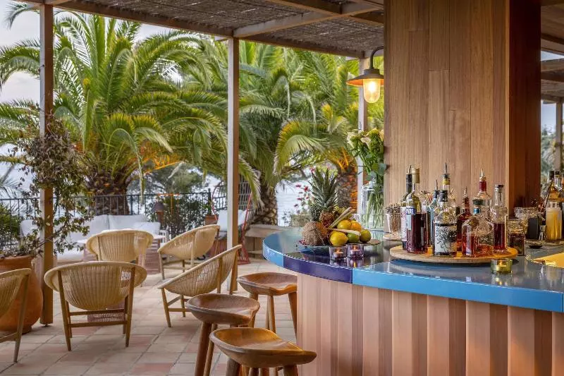 Отель Hôtel Le Bailli De Suffren