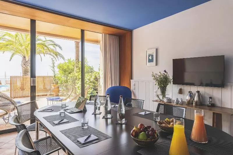 Отель Hôtel Le Bailli De Suffren