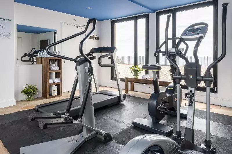 Отель Hôtel Le Bailli De Suffren