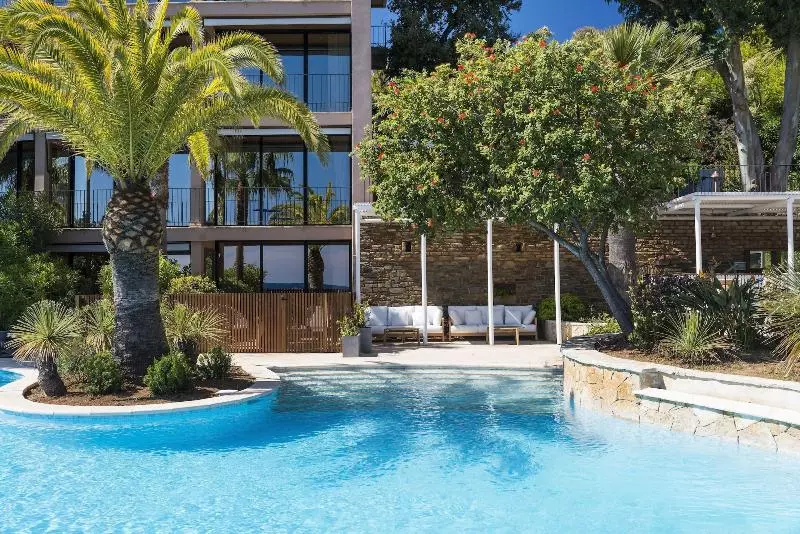 Отель Hôtel Le Bailli De Suffren