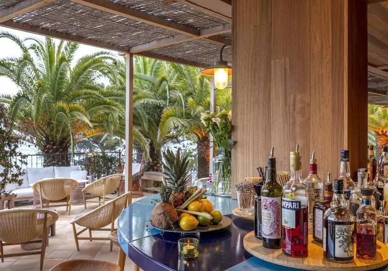 Отель Hôtel Le Bailli De Suffren