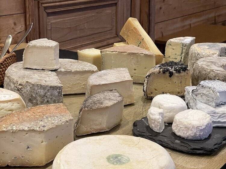 هتل Hôtel Les Roches Fleuries