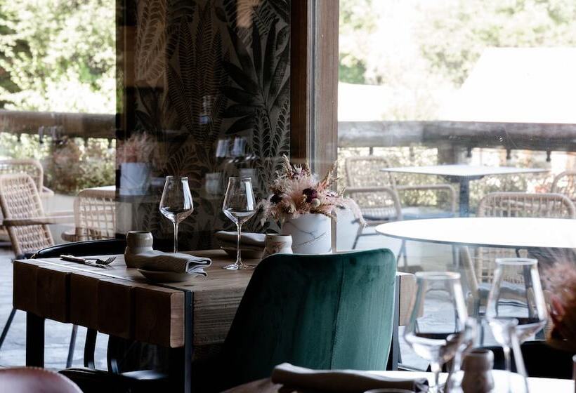 هتل Hôtel Les Roches Fleuries