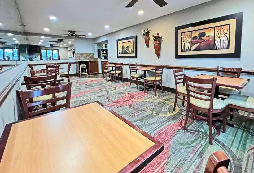 هتل Quality Inn Mitchell I 90